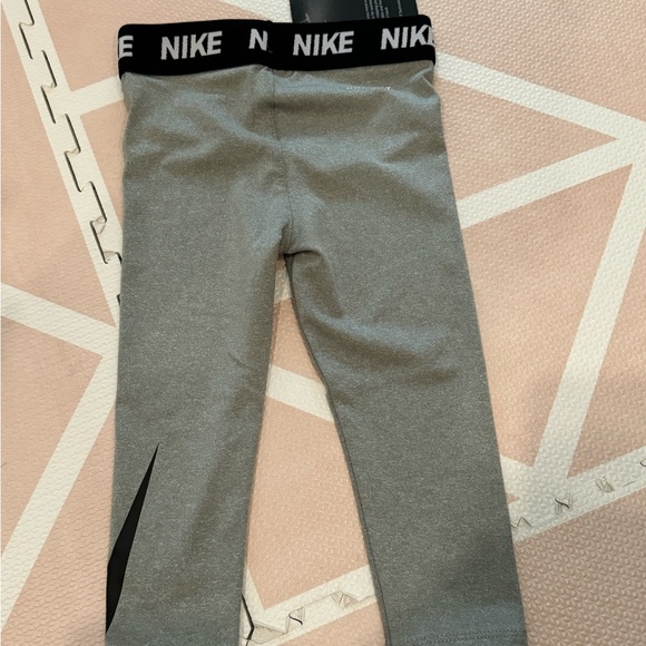 BNWT Nike Dri Fit Leggings for toddlers in Grey - Picture 2 of 3